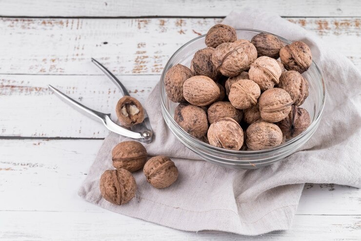 biji pala untuk batuk, obat batuk alami anak, manfaat biji pala, rempah tradisional, herbal aman untuk anak, obat batuk herbal, biji pala redakan batuk, cara alami atasi batuk anak.